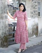 Women's Cotton Blend Floral Kurta with Pant